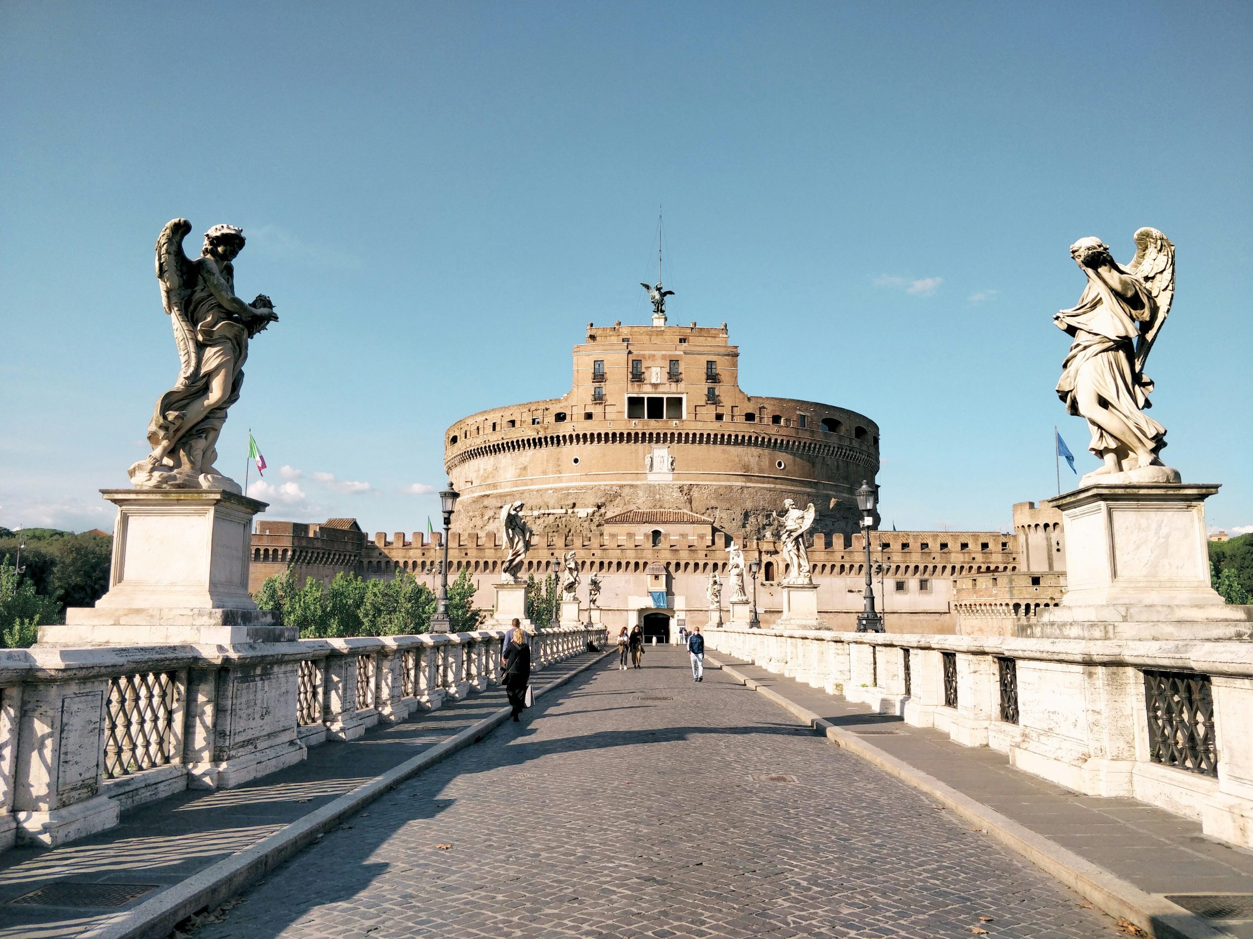 Loop over de Engelenbrug in Rome